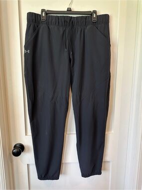 Under Armour women’s wind pant Black Athletic Joggers with Drawcord ankle